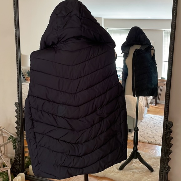 GAP alternative down hooded Vest - Picture 3 of 9